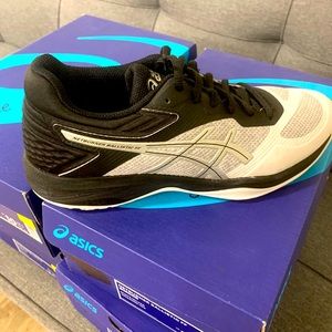Women’s ASICS volleyball shoes size 8